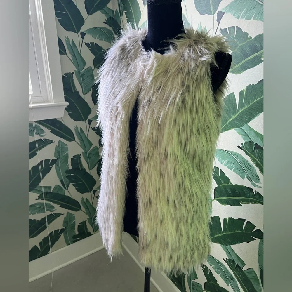 Atmosphere Women’s Cream Faux‎ Fur Vest 4 Small
